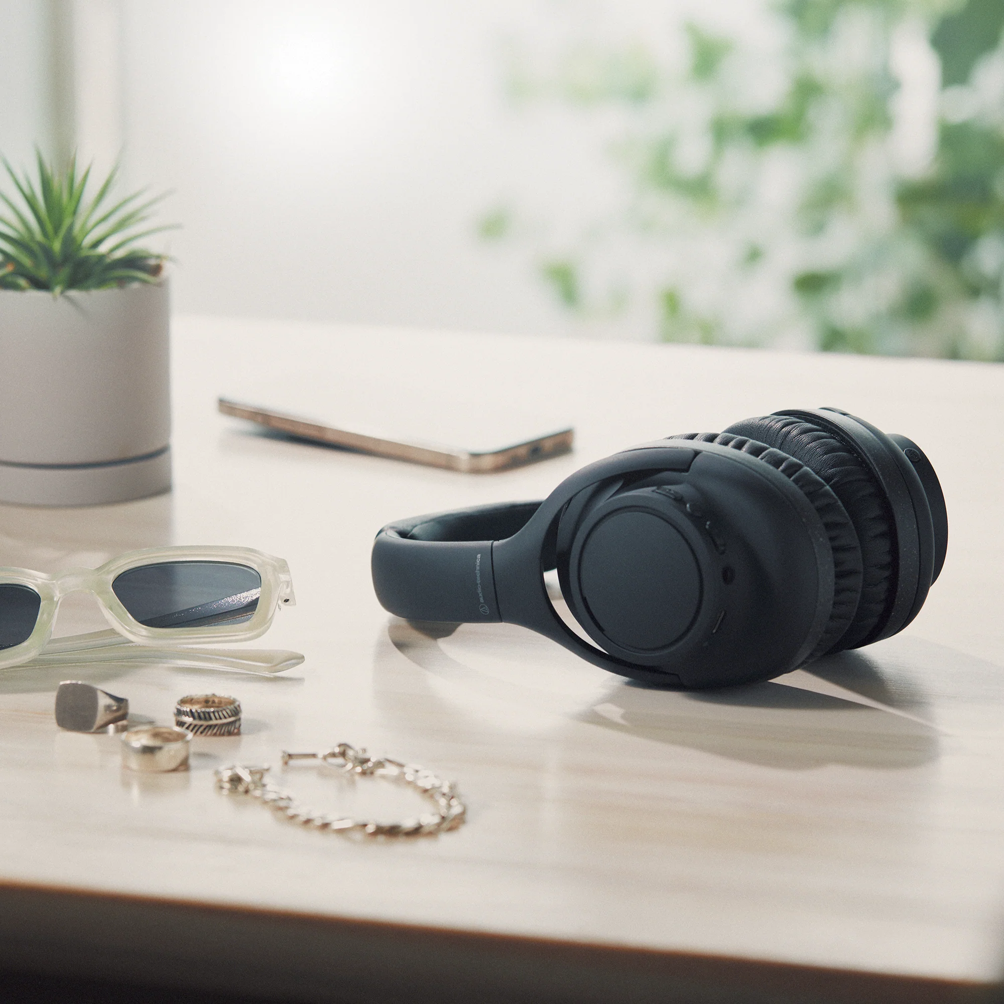 Audio Technica ATH-S300BT WIRELESS OVER-EAR HEADPHONES, BLACK - Image 4