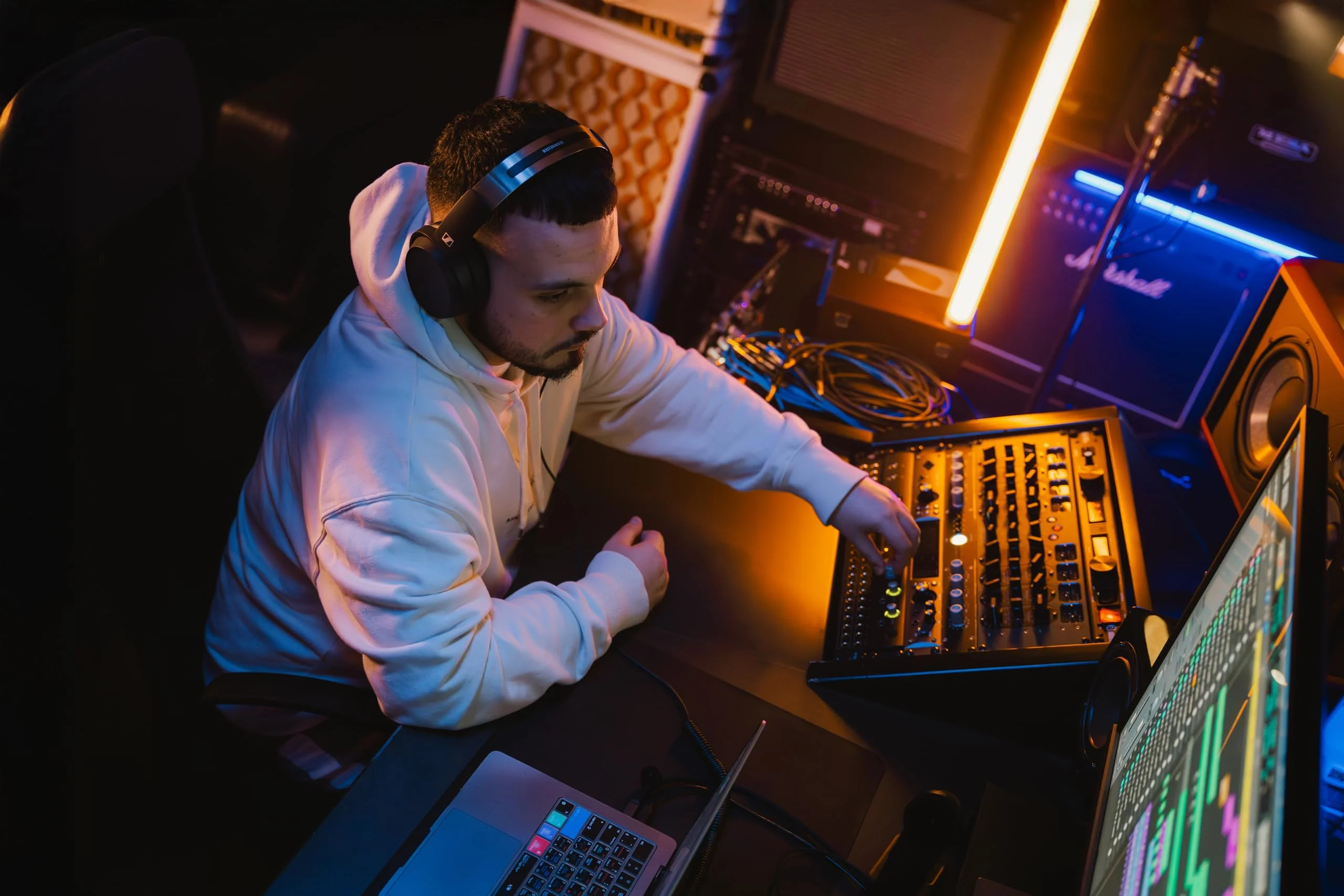 Sennheiser HD 480 PRO Professional Recording and Monitoring Headphones - Image 7