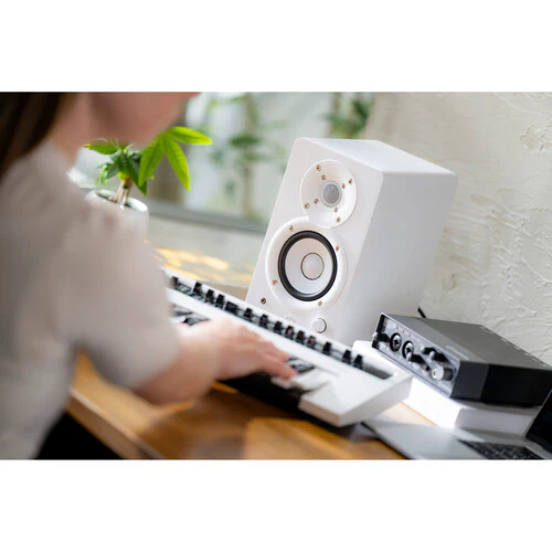 Yamaha HS3 Active 3.5" 2-Way Studio Monitors (White) - Image 7