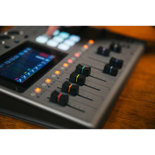 Zoom PodTrak P8 Portable Multitrack Podcast Recorder - Image 7
